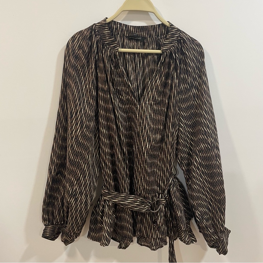 Banana Republic Black and Brown Blouse with buckle waist. Size Large 100% Cotton